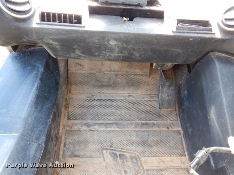 image for item JL9946 2013 JCB 300T  tracked skid steer loader