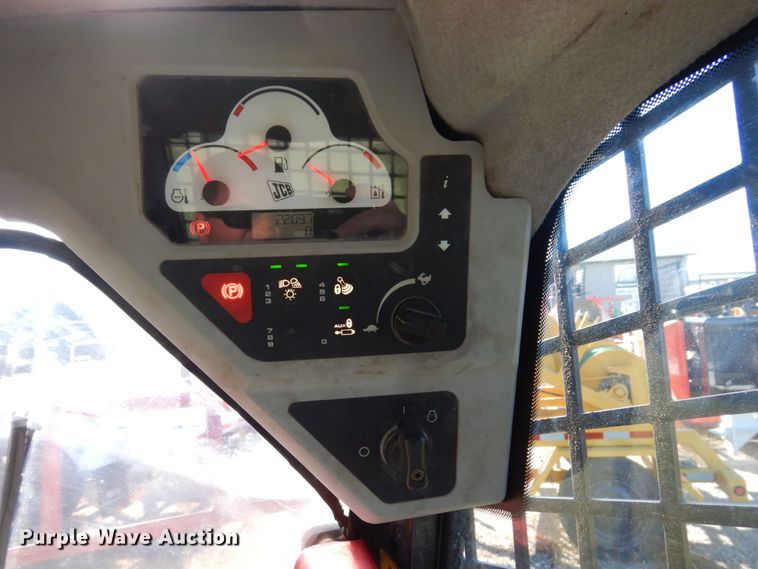 image for item JL9946 2013 JCB 300T  tracked skid steer loader