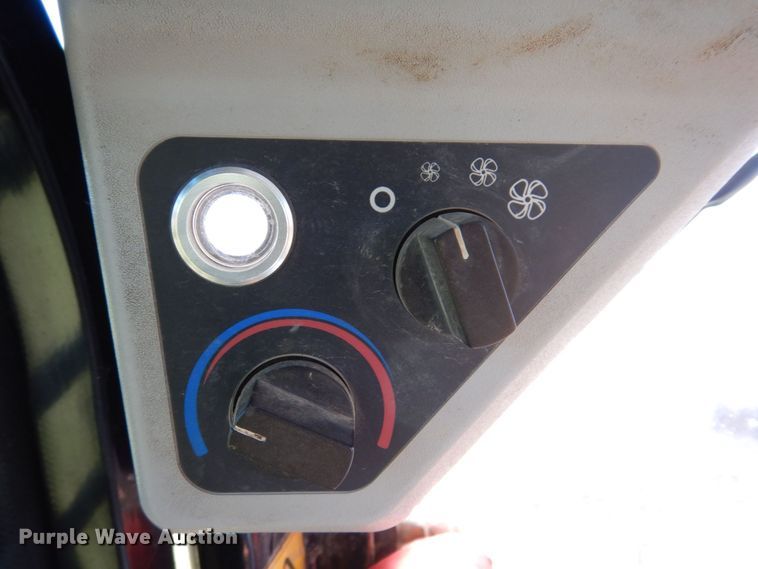 image for item JL9946 2013 JCB 300T  tracked skid steer loader