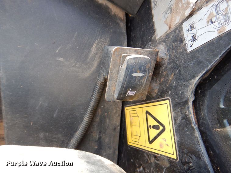 image for item JL9946 2013 JCB 300T  tracked skid steer loader