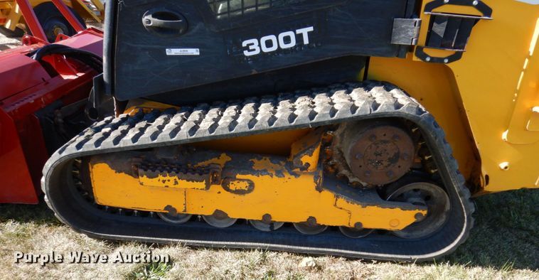 image for item JL9946 2013 JCB 300T  tracked skid steer loader