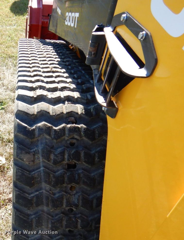 image for item JL9946 2013 JCB 300T  tracked skid steer loader