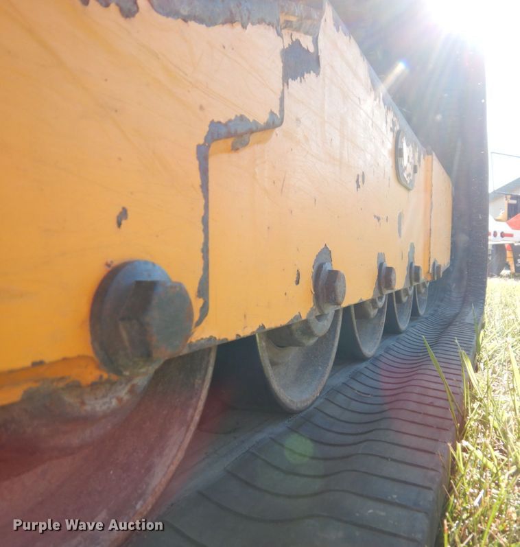 image for item JL9946 2013 JCB 300T  tracked skid steer loader