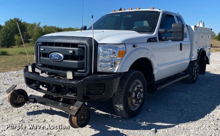 image for item JW9381 2011 Ford F350 Super Duty  SuperCab utility bed pickup truck