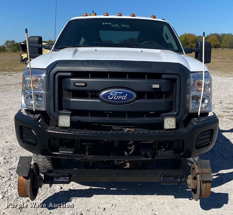 image for item JW9381 2011 Ford F350 Super Duty  SuperCab utility bed pickup truck