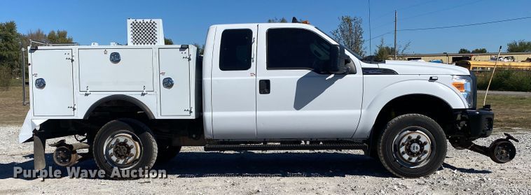 image for item JW9381 2011 Ford F350 Super Duty  SuperCab utility bed pickup truck