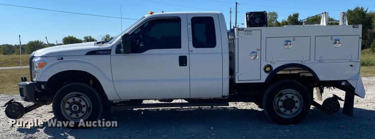 image for item JW9381 2011 Ford F350 Super Duty  SuperCab utility bed pickup truck