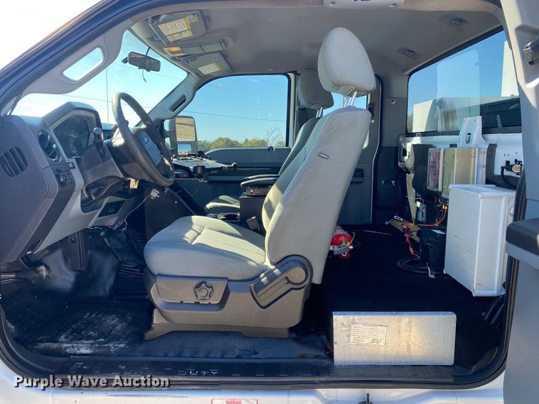 image for item JW9381 2011 Ford F350 Super Duty  SuperCab utility bed pickup truck