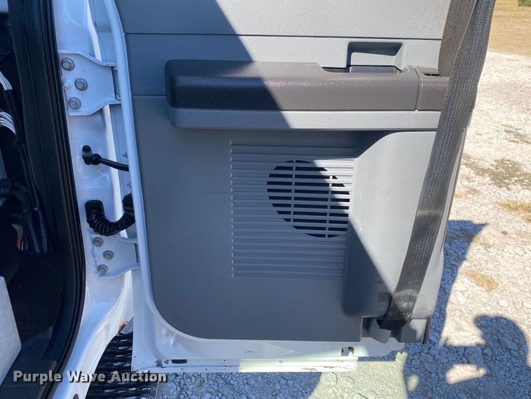 image for item JW9381 2011 Ford F350 Super Duty  SuperCab utility bed pickup truck