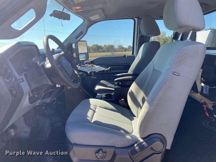 image for item JW9381 2011 Ford F350 Super Duty  SuperCab utility bed pickup truck