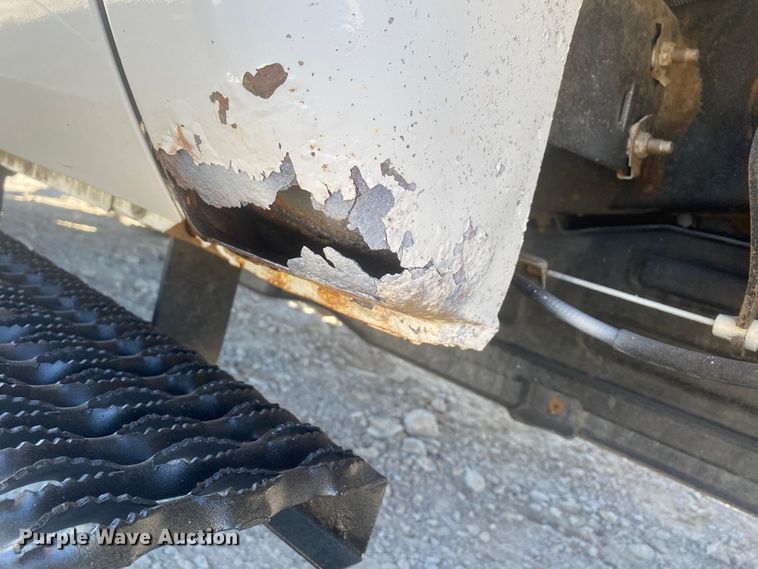 image for item JW9381 2011 Ford F350 Super Duty  SuperCab utility bed pickup truck