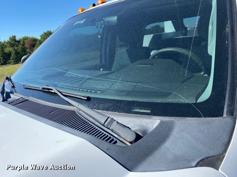 image for item JW9381 2011 Ford F350 Super Duty  SuperCab utility bed pickup truck