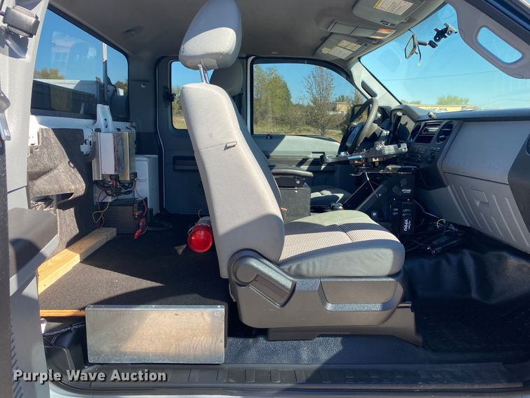 image for item JW9381 2011 Ford F350 Super Duty  SuperCab utility bed pickup truck