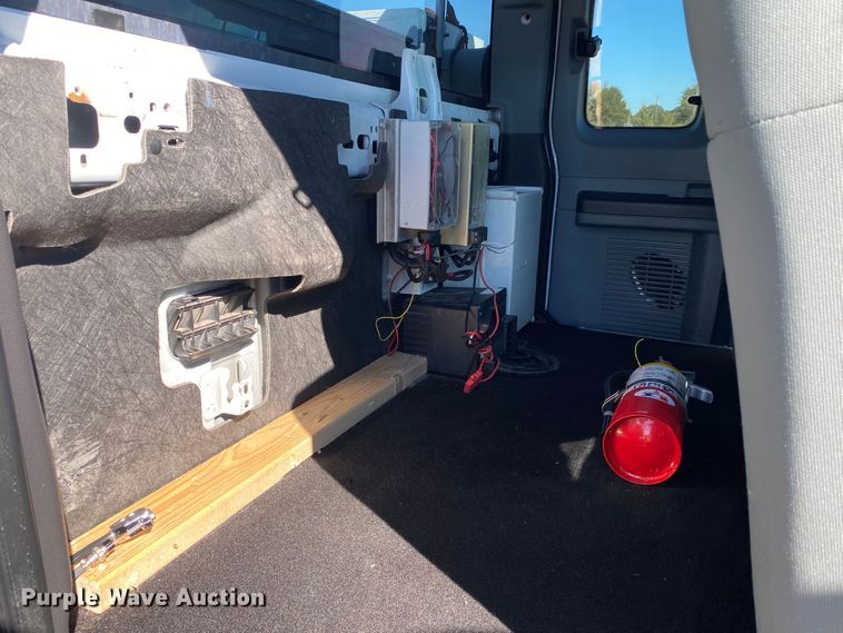 image for item JW9381 2011 Ford F350 Super Duty  SuperCab utility bed pickup truck