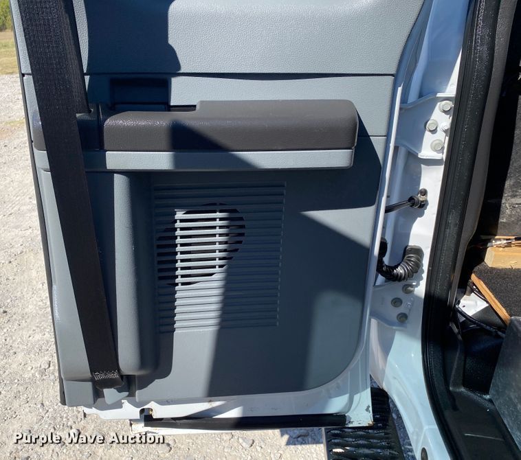 image for item JW9381 2011 Ford F350 Super Duty  SuperCab utility bed pickup truck