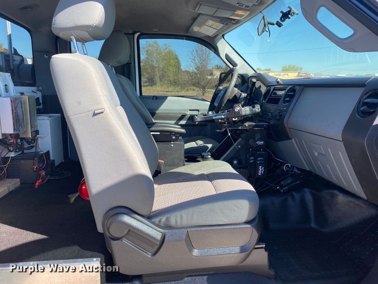 image for item JW9381 2011 Ford F350 Super Duty  SuperCab utility bed pickup truck