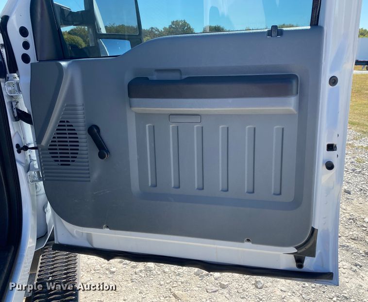 image for item JW9381 2011 Ford F350 Super Duty  SuperCab utility bed pickup truck