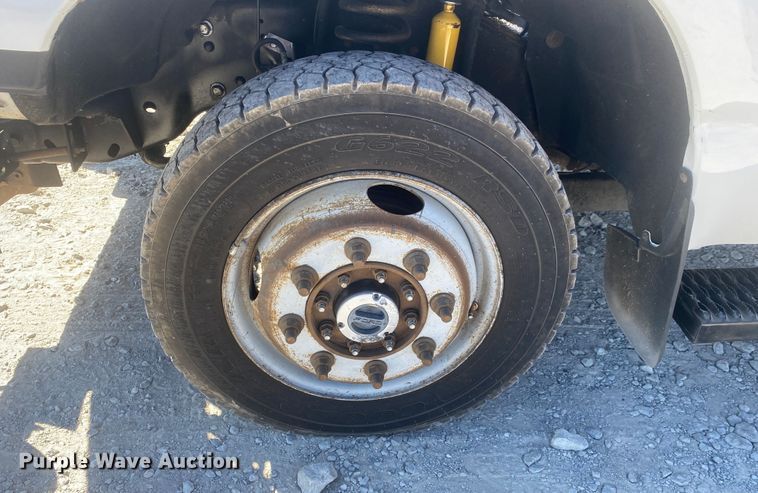 image for item JW9381 2011 Ford F350 Super Duty  SuperCab utility bed pickup truck