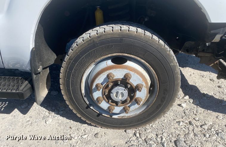 image for item JW9381 2011 Ford F350 Super Duty  SuperCab utility bed pickup truck