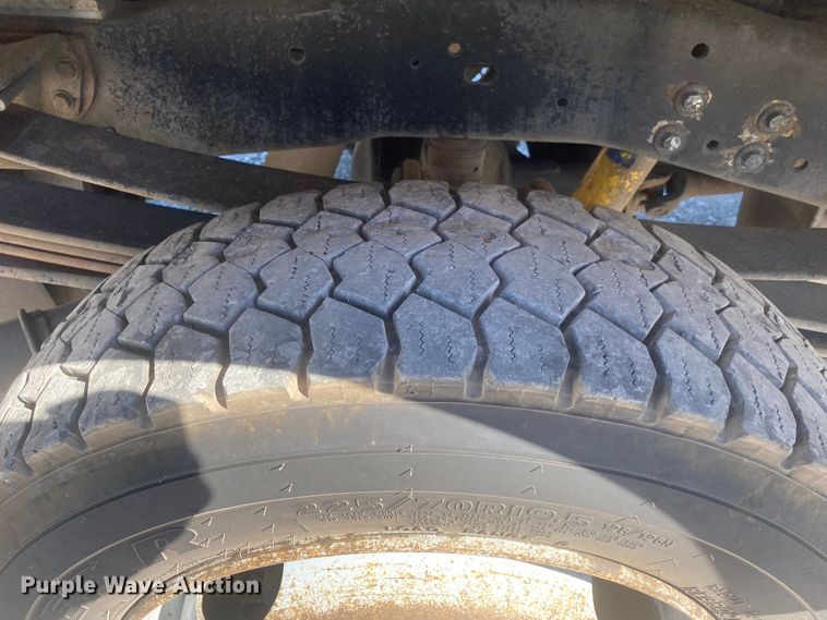 image for item JW9381 2011 Ford F350 Super Duty  SuperCab utility bed pickup truck