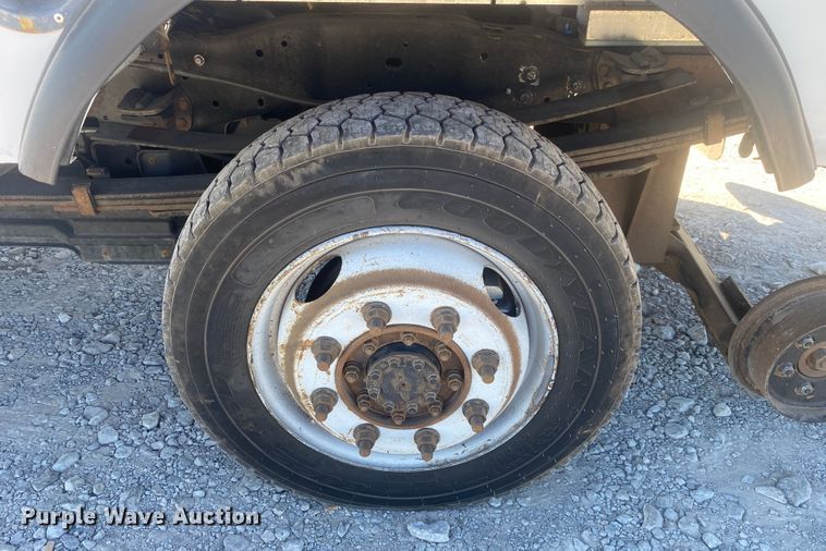 image for item JW9381 2011 Ford F350 Super Duty  SuperCab utility bed pickup truck