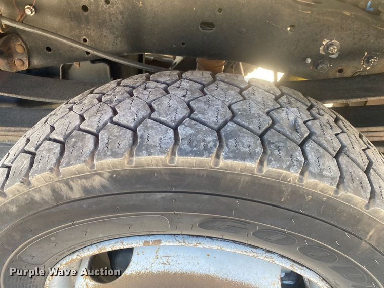 image for item JW9381 2011 Ford F350 Super Duty  SuperCab utility bed pickup truck