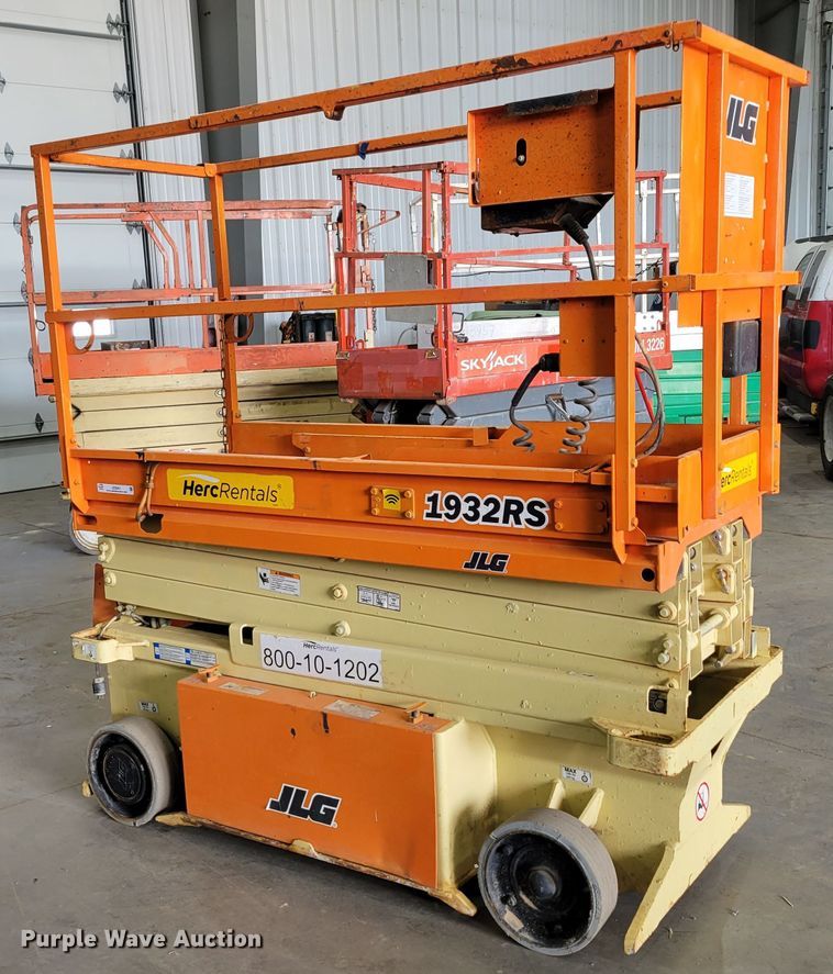 image for item JZ9051 2016 JLG 1932RS  scissor lift