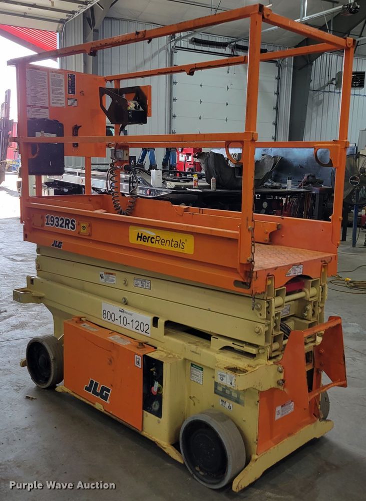 image for item JZ9051 2016 JLG 1932RS  scissor lift