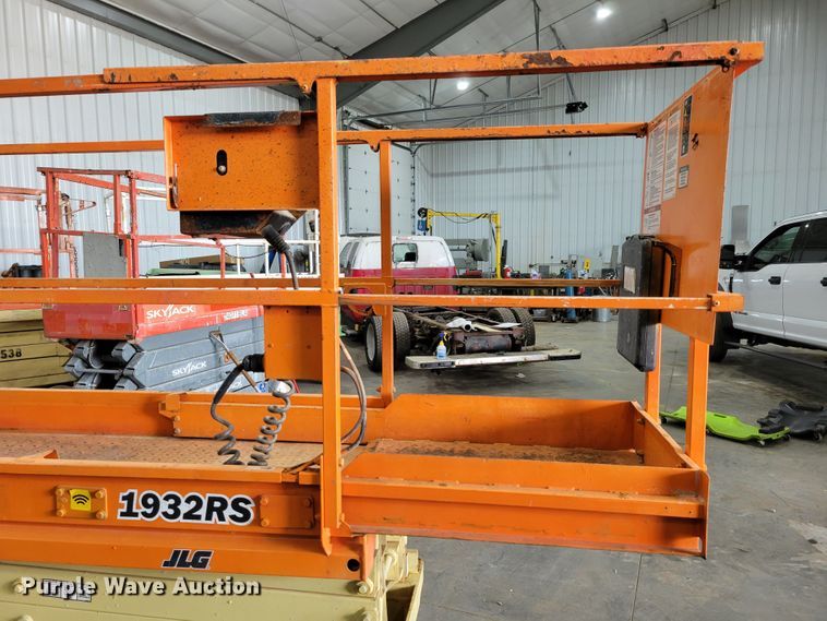 image for item JZ9051 2016 JLG 1932RS  scissor lift