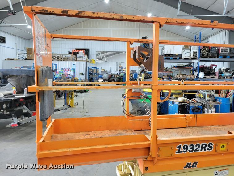 image for item JZ9051 2016 JLG 1932RS  scissor lift