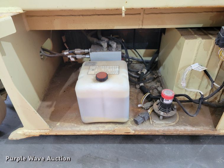 image for item JZ9051 2016 JLG 1932RS  scissor lift