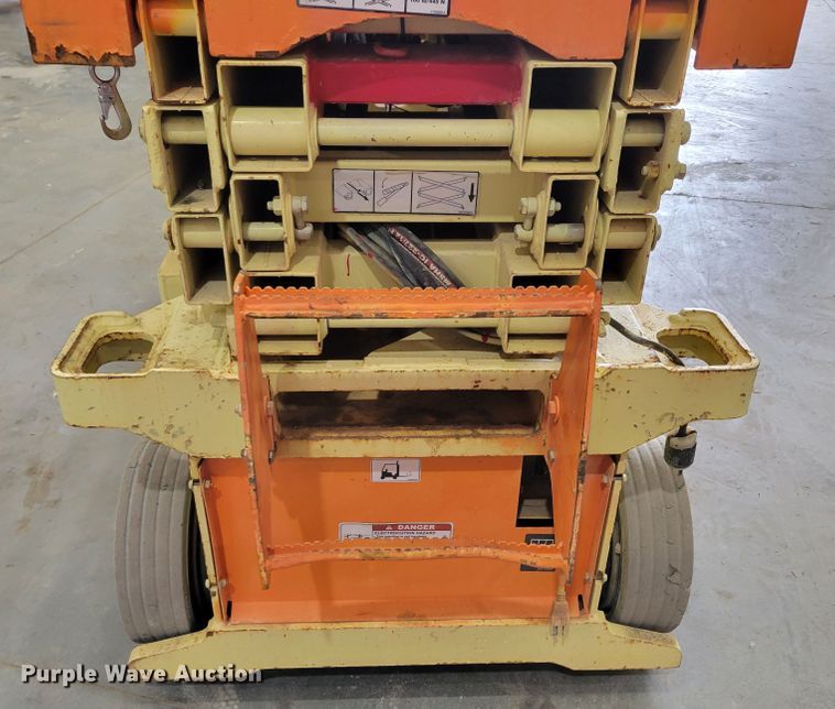 image for item JZ9051 2016 JLG 1932RS  scissor lift