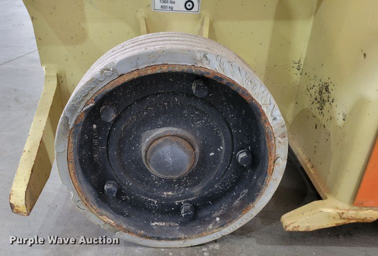 image for item JZ9051 2016 JLG 1932RS  scissor lift