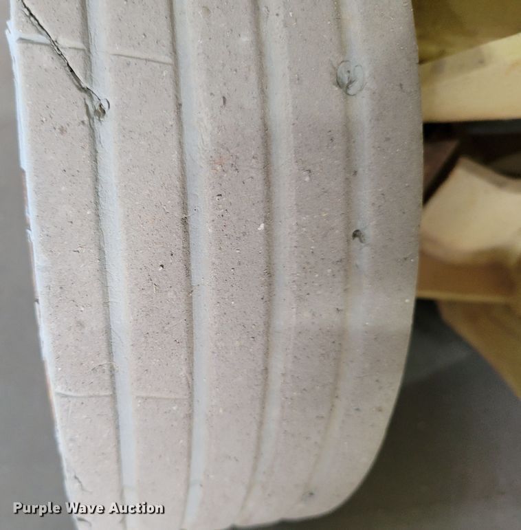 image for item JZ9051 2016 JLG 1932RS  scissor lift