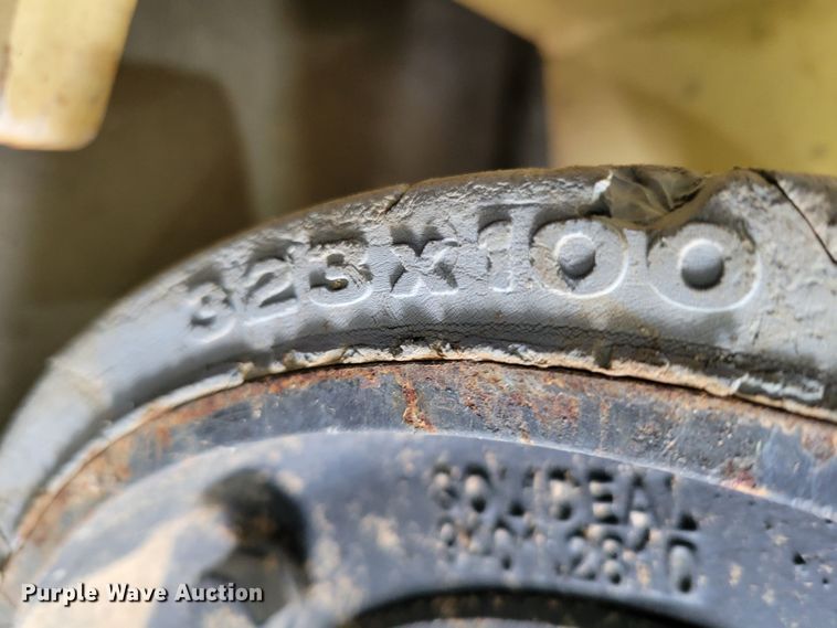 image for item JZ9051 2016 JLG 1932RS  scissor lift