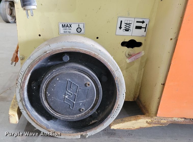 image for item JZ9051 2016 JLG 1932RS  scissor lift