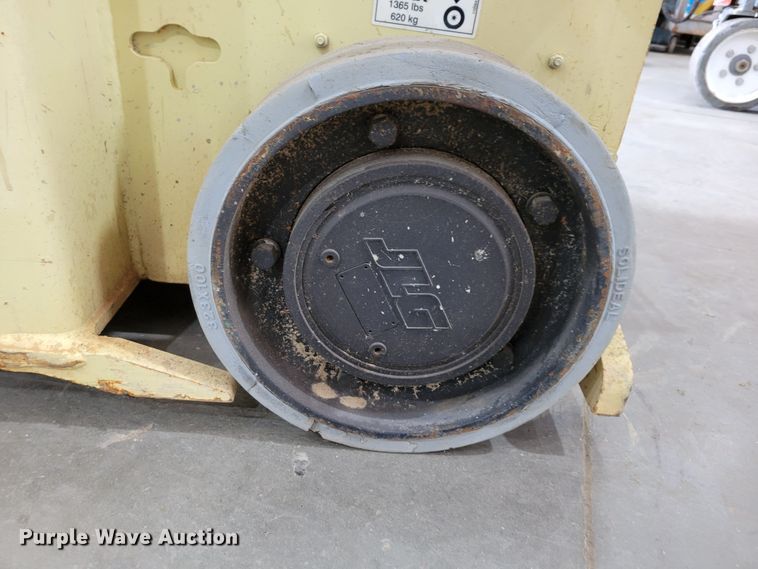 image for item JZ9051 2016 JLG 1932RS  scissor lift