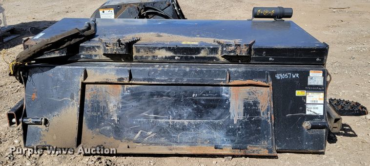 image for item JZ9109 2018 Caterpillar BP118C  skid steer sweeper