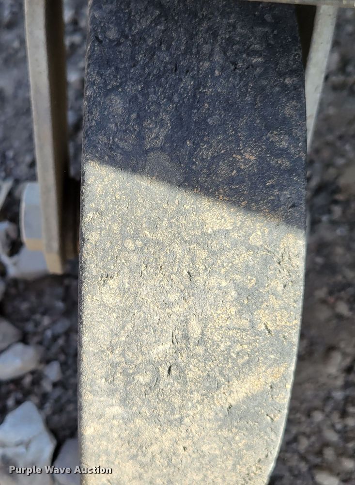 image for item JZ9109 2018 Caterpillar BP118C  skid steer sweeper