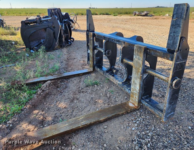 image for item KC9731 2021 Caterpillar  72"L forks