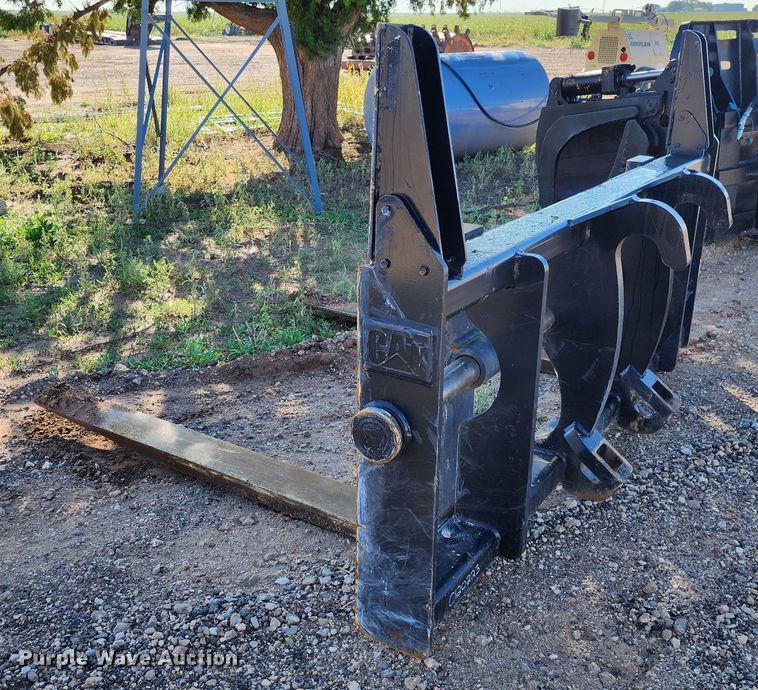 image for item KC9731 2021 Caterpillar  72"L forks