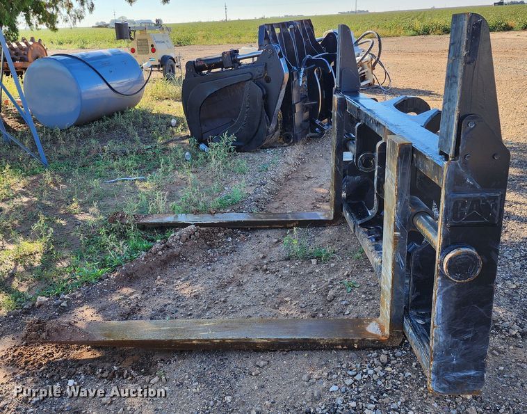 image for item KC9731 2021 Caterpillar  72"L forks