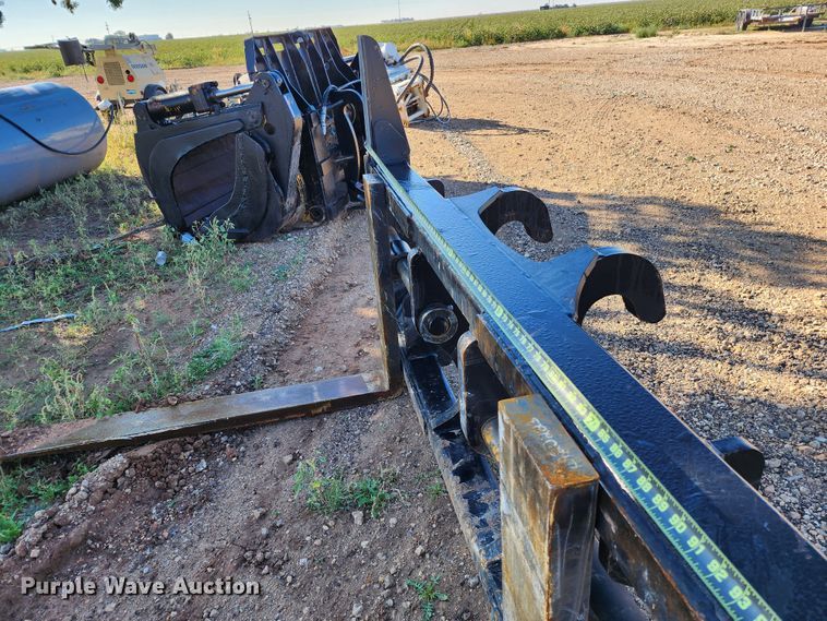 image for item KC9731 2021 Caterpillar  72"L forks