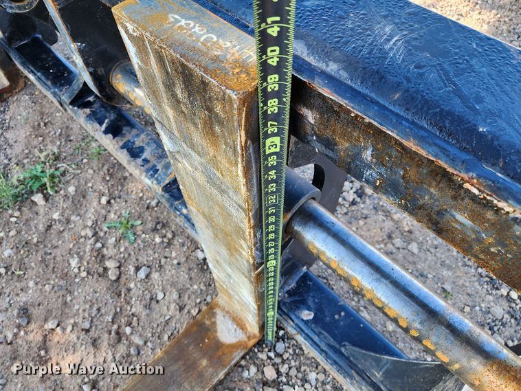 image for item KC9731 2021 Caterpillar  72"L forks