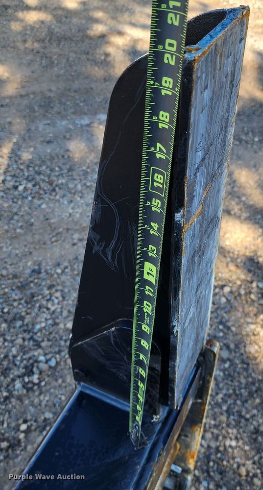 image for item KC9731 2021 Caterpillar  72"L forks