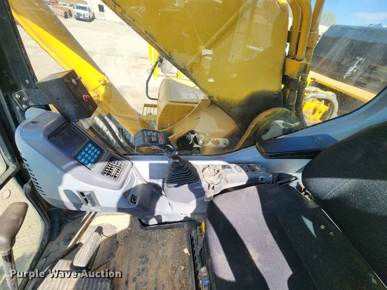 image for item KH9203 2007 Komatsu PC400LC-7  excavator