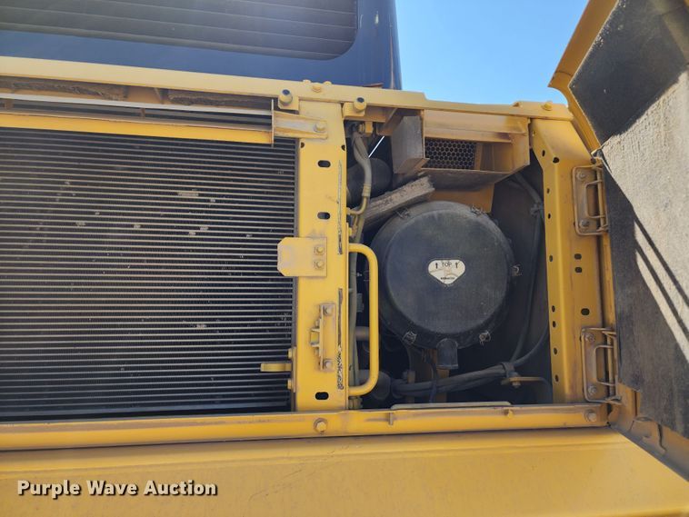 image for item KH9203 2007 Komatsu PC400LC-7  excavator