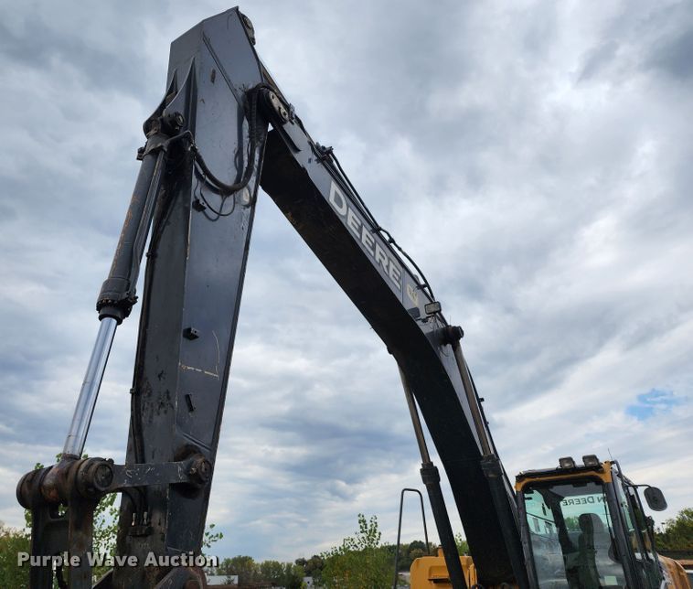 image for item KH9206 2014 John Deere 350G LC  excavator