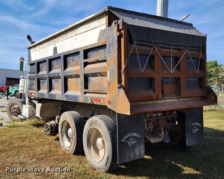 image for item KH9216 1997 Peterbilt 378  dump truck