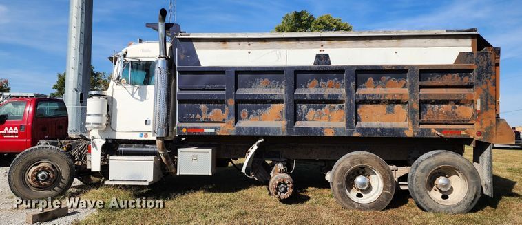 image for item KH9216 1997 Peterbilt 378  dump truck